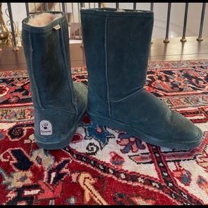 Cozy Hunter Green Suede Boots lamb pile lined. Nearly new; Excellent Condition.